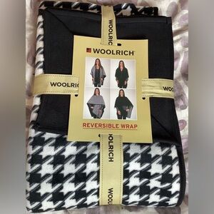 Woolrich NWT Reversible Wrap black&  white Houndtooth pattern size one size
